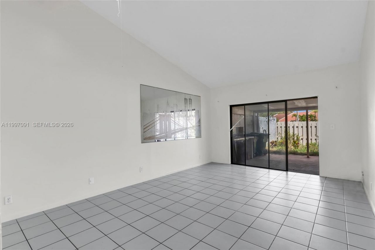6323 SW 147th Place Cir, Miami, FL 33193 Photo