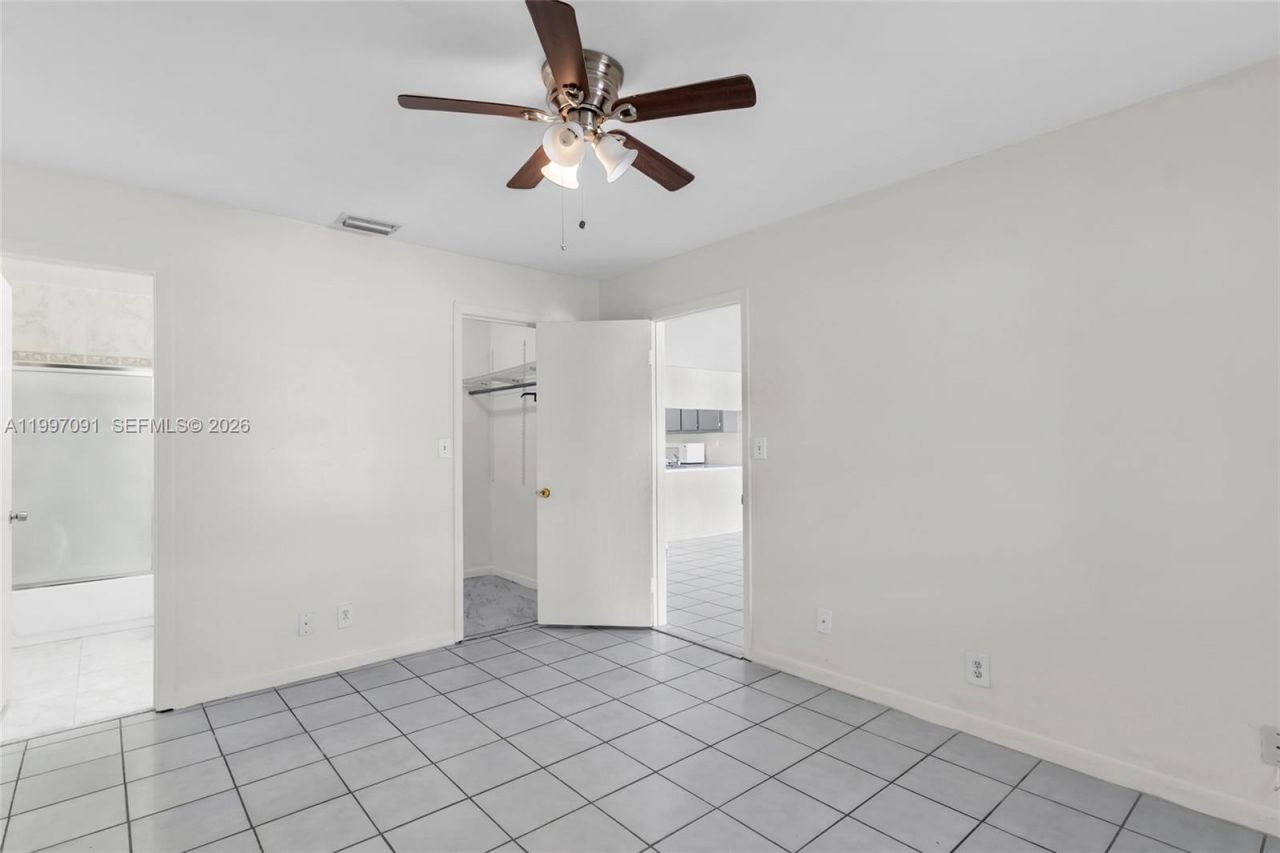 6323 SW 147th Place Cir, Miami, FL 33193 Photo