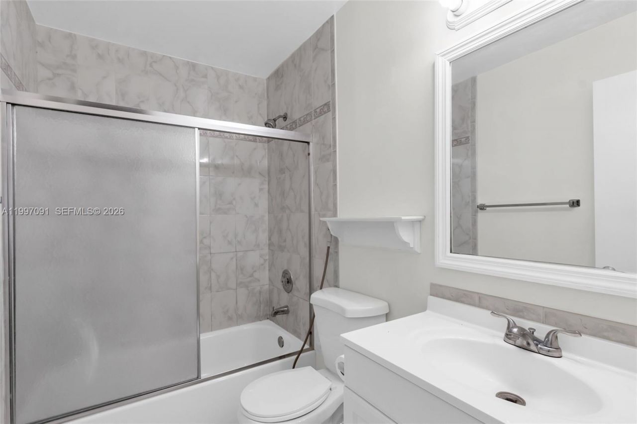 6323 SW 147th Place Cir, Miami, FL 33193 Photo