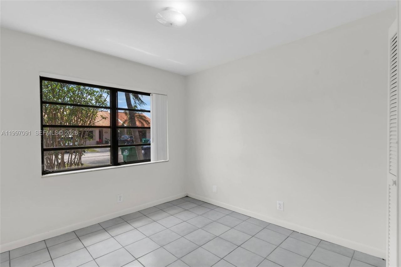 6323 SW 147th Place Cir, Miami, FL 33193 Photo
