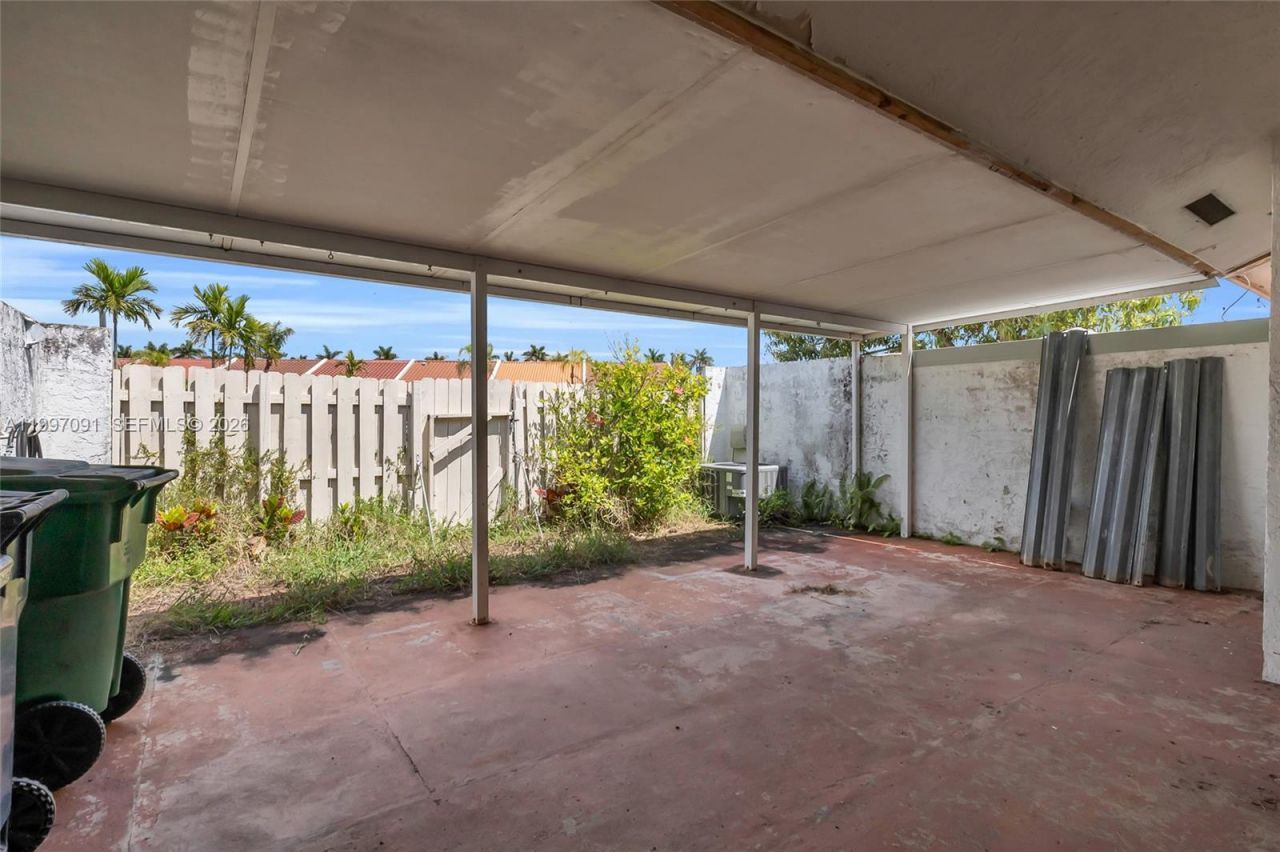 6323 SW 147th Place Cir, Miami, FL 33193 Photo