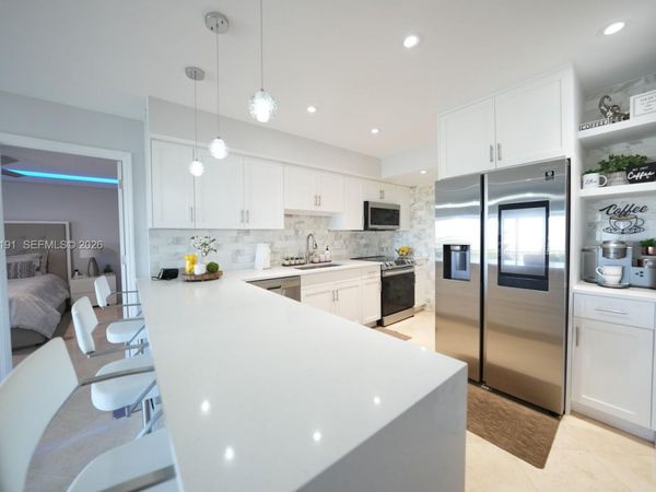 200 Diplomat Pkwy , Unit 827, Hallandale Beach, FL 33009