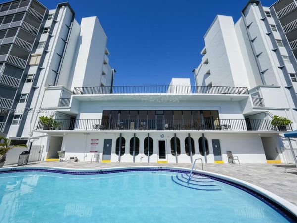 200 Diplomat Pkwy, Unit 827, Hallandale Beach, FL 33009