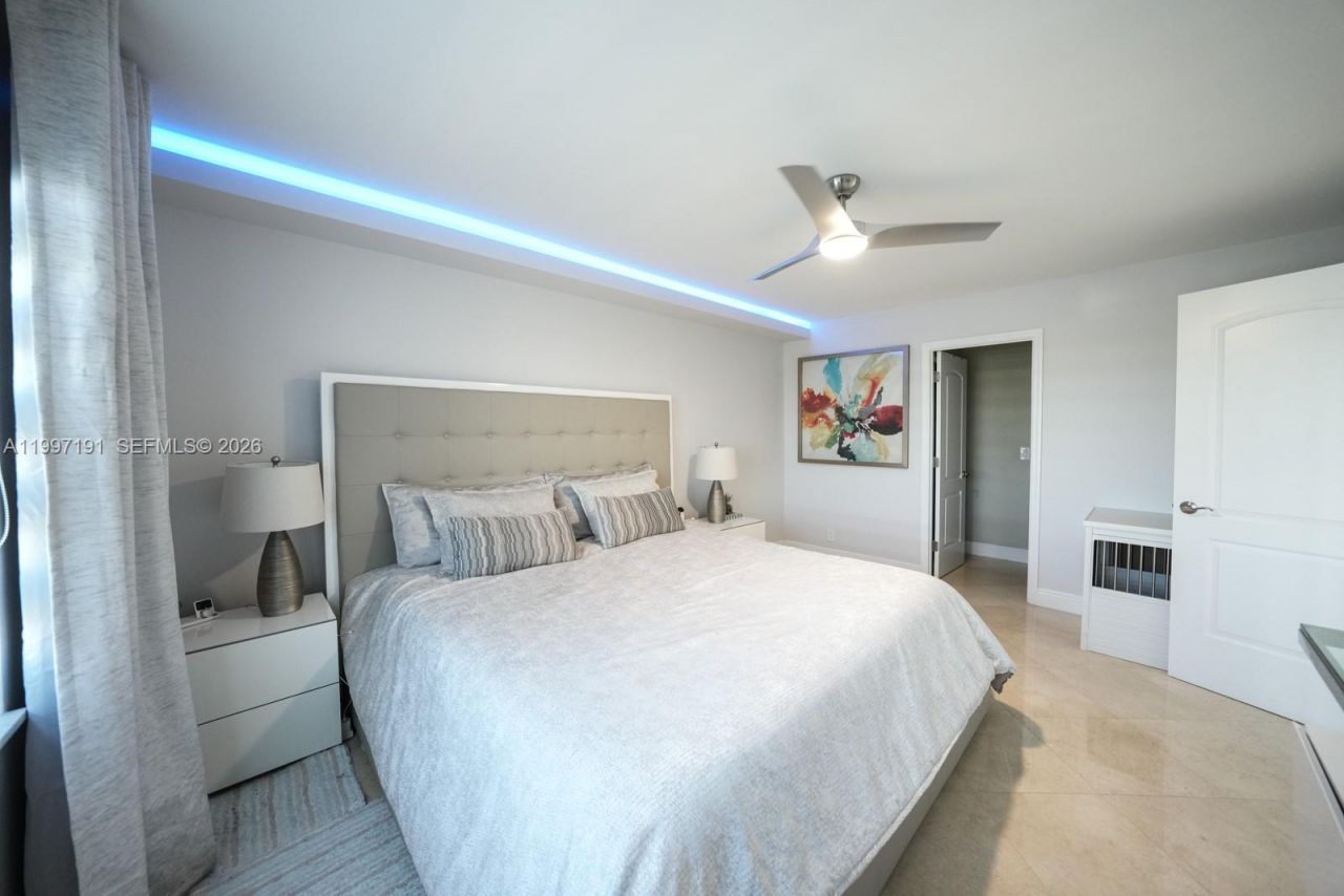 200 Diplomat Pkwy, Unit 827, Hallandale Beach, FL 33009 Photo
