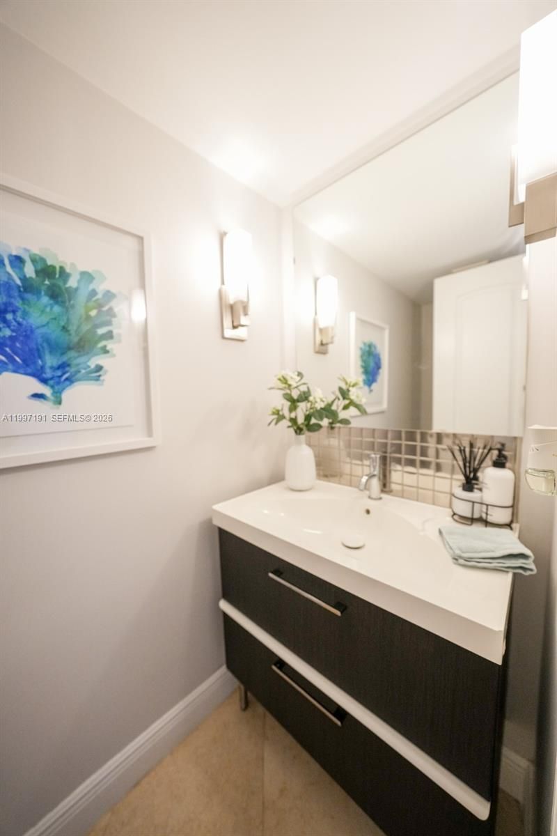 200 Diplomat Pkwy, Unit 827, Hallandale Beach, FL 33009 Photo