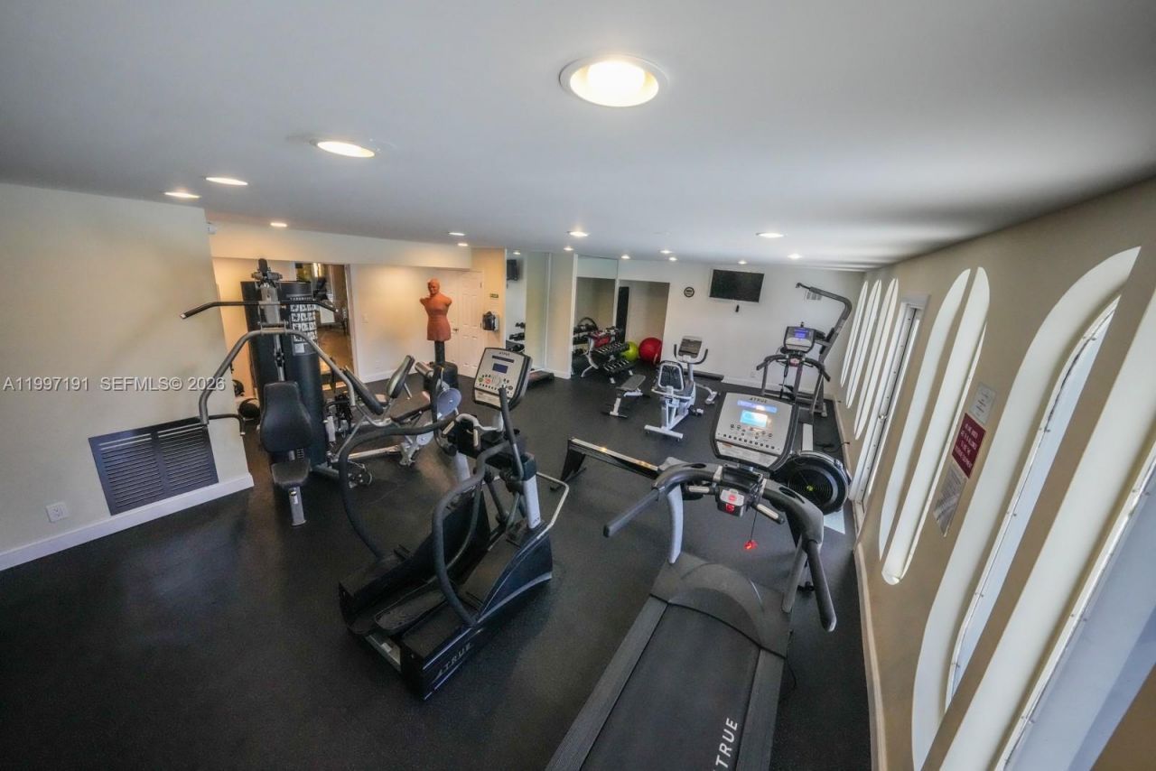 200 Diplomat Pkwy, Unit 827, Hallandale Beach, FL 33009 Photo