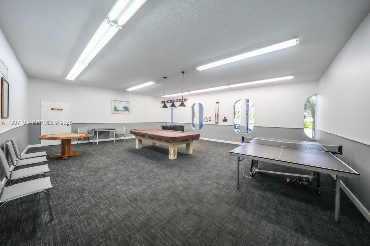 200 Diplomat Pkwy, Unit 827, Hallandale Beach, FL 33009 Photo