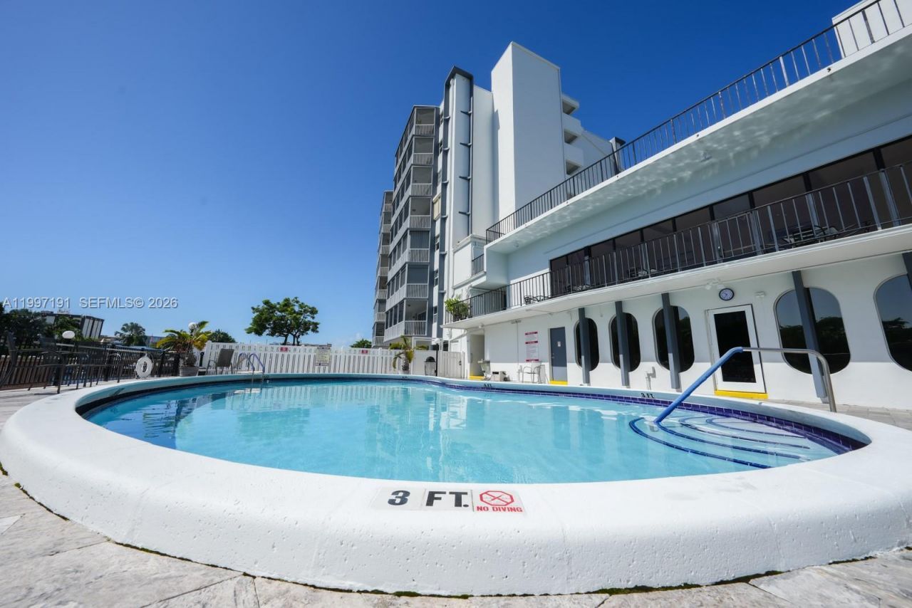 200 Diplomat Pkwy, Unit 827, Hallandale Beach, FL 33009 Photo