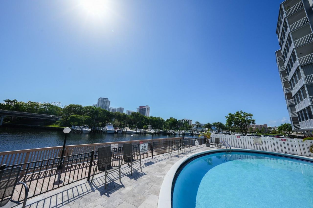200 Diplomat Pkwy, Unit 827, Hallandale Beach, FL 33009 Photo