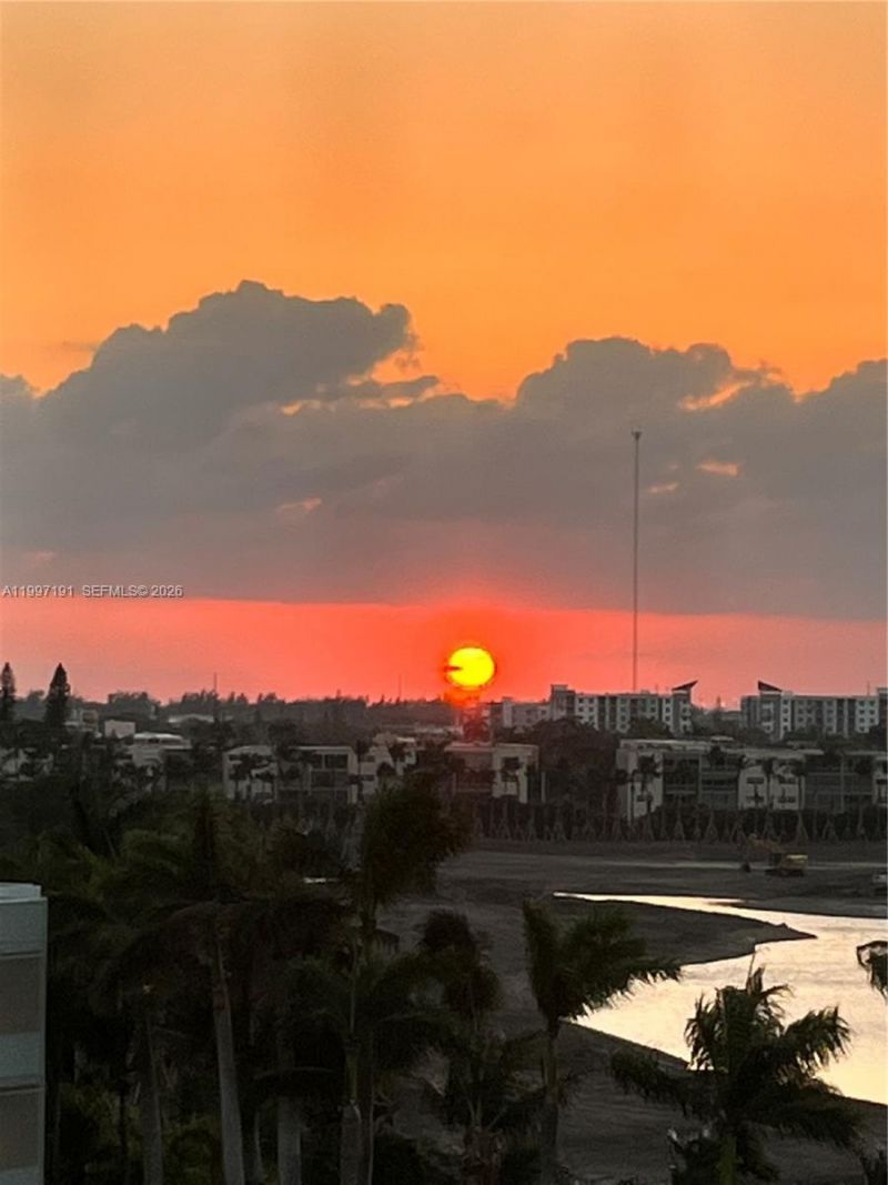 200 Diplomat Pkwy, Unit 827, Hallandale Beach, FL 33009 Photo