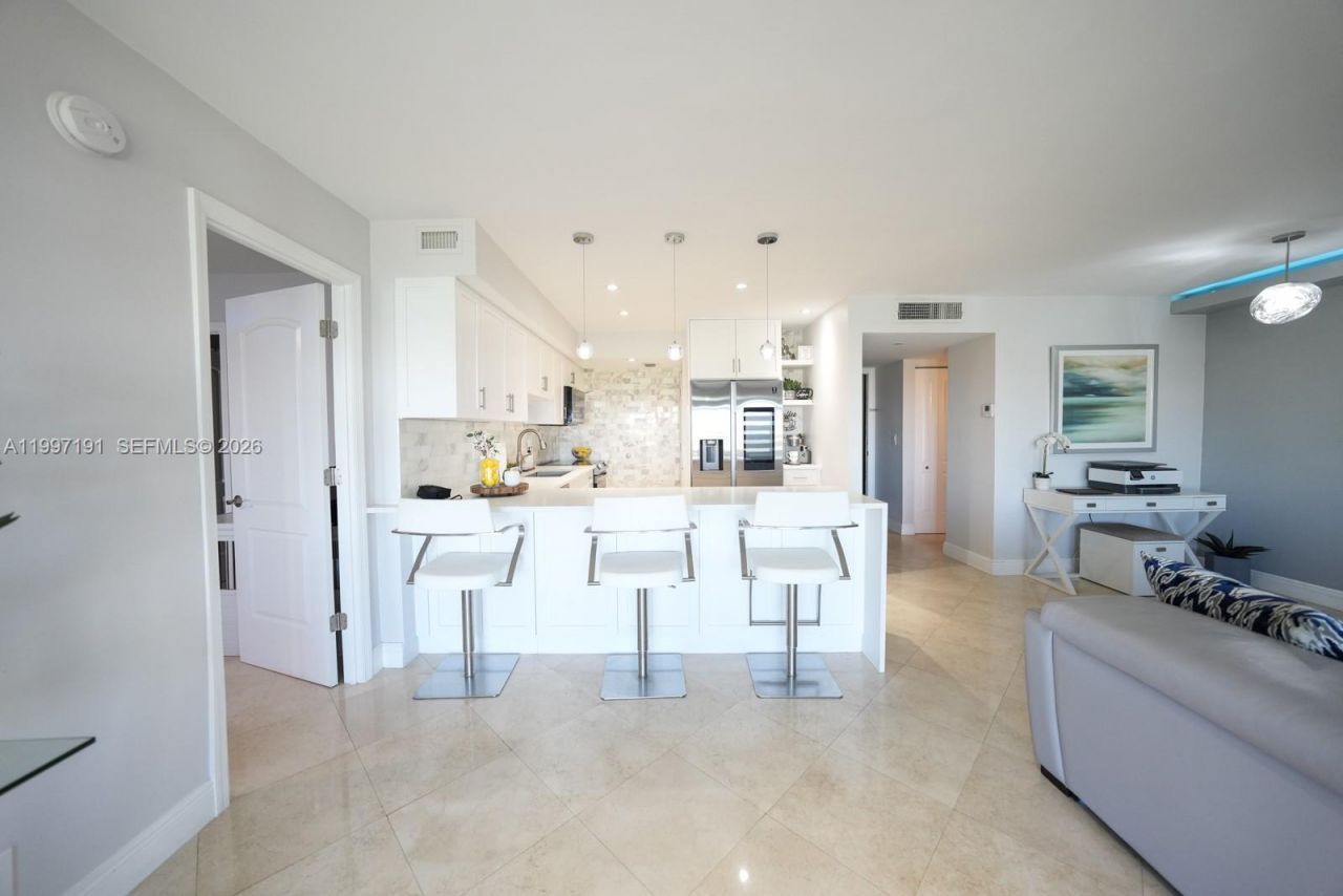 200 Diplomat Pkwy, Unit 827, Hallandale Beach, FL 33009 Photo