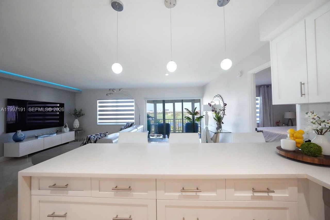 200 Diplomat Pkwy, Unit 827, Hallandale Beach, FL 33009 Photo