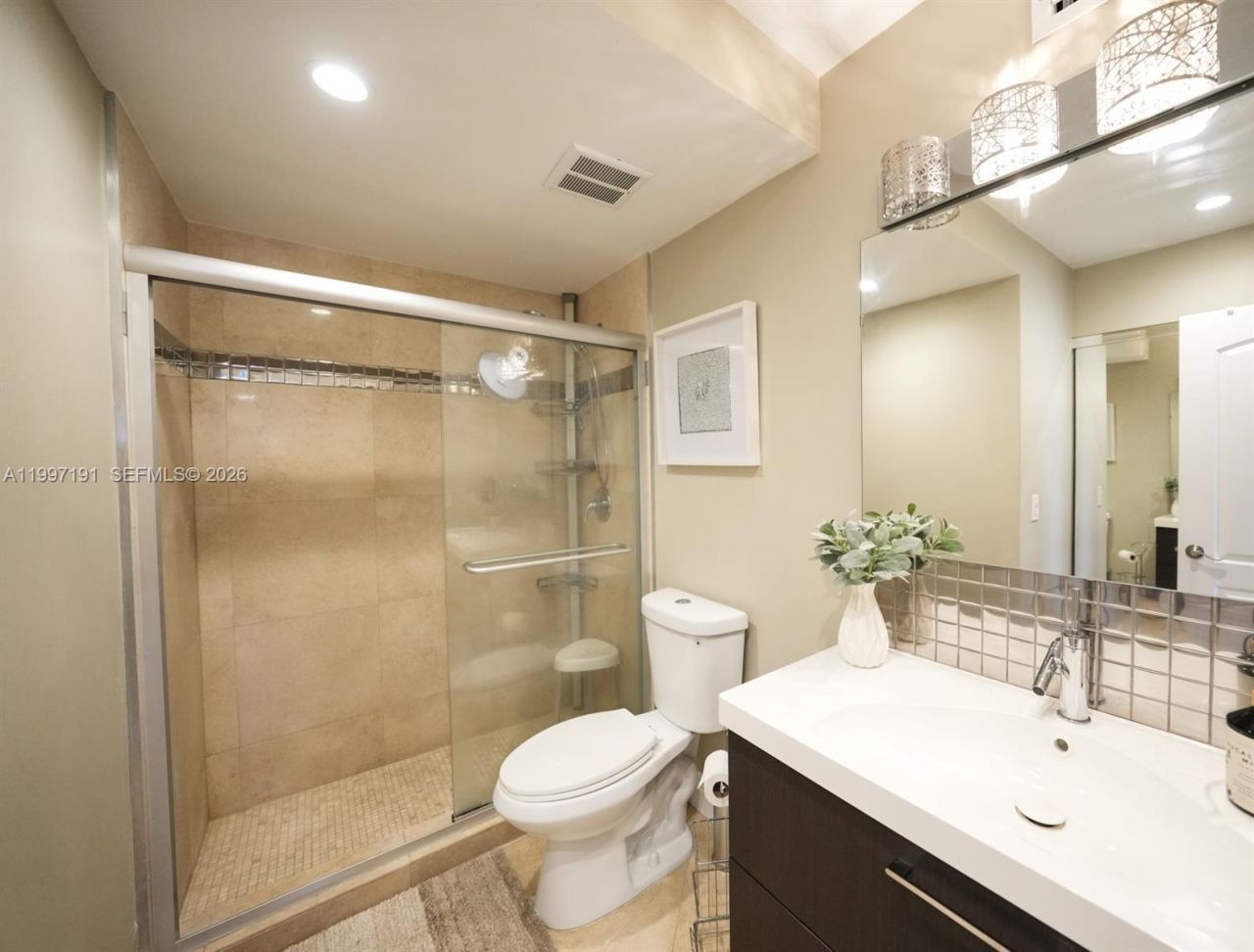 200 Diplomat Pkwy, Unit 827, Hallandale Beach, FL 33009 Photo
