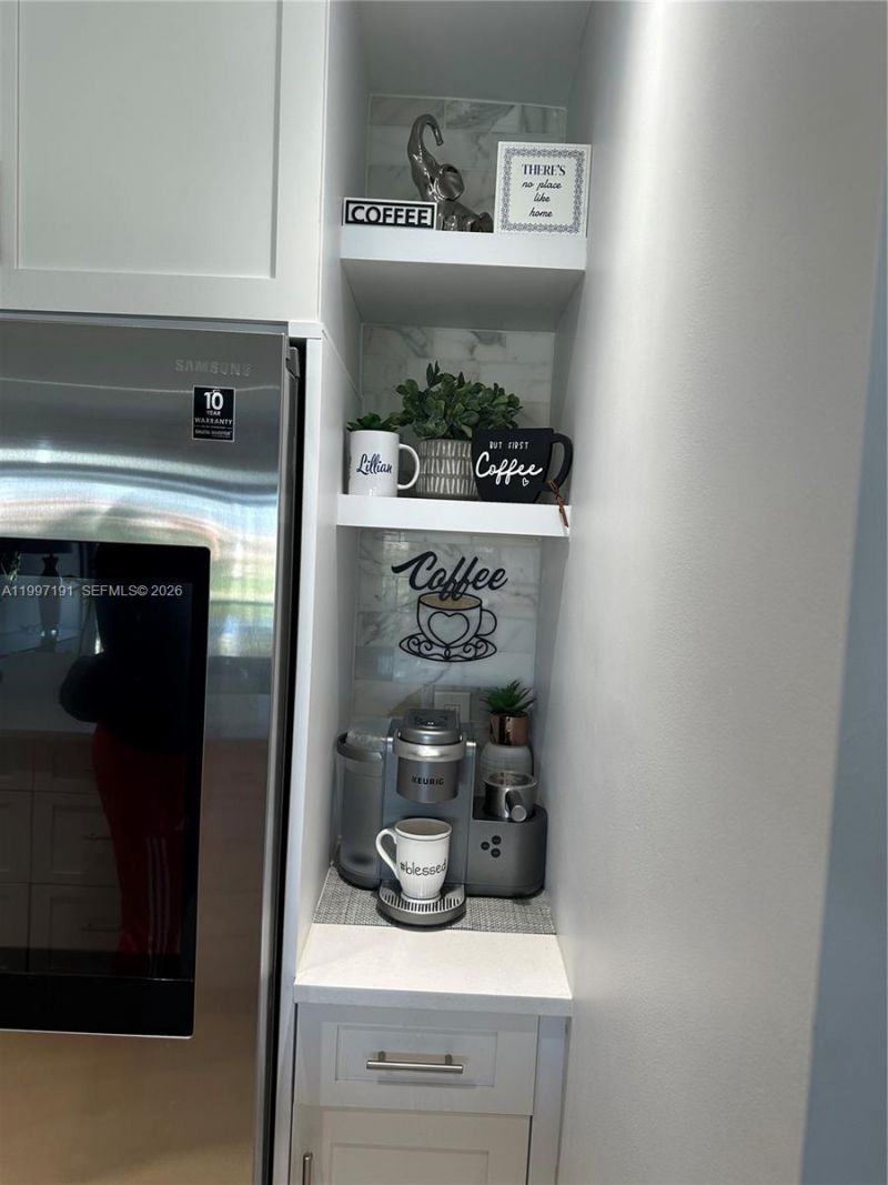 200 Diplomat Pkwy, Unit 827, Hallandale Beach, FL 33009 Photo