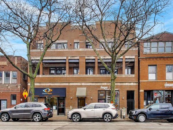 2108 W Roscoe Street, Chicago, IL 60618