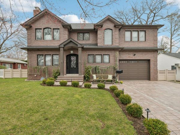 23 Ogden Avenue , East Williston, NY 11596