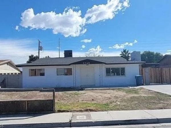 3749 Ponderosa Avenue, Las Vegas, NV 89115