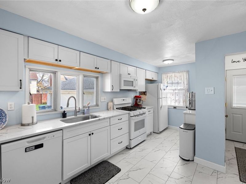 1427 S Lakeview Boulevard , Lorain, OH 44052 Photo 6