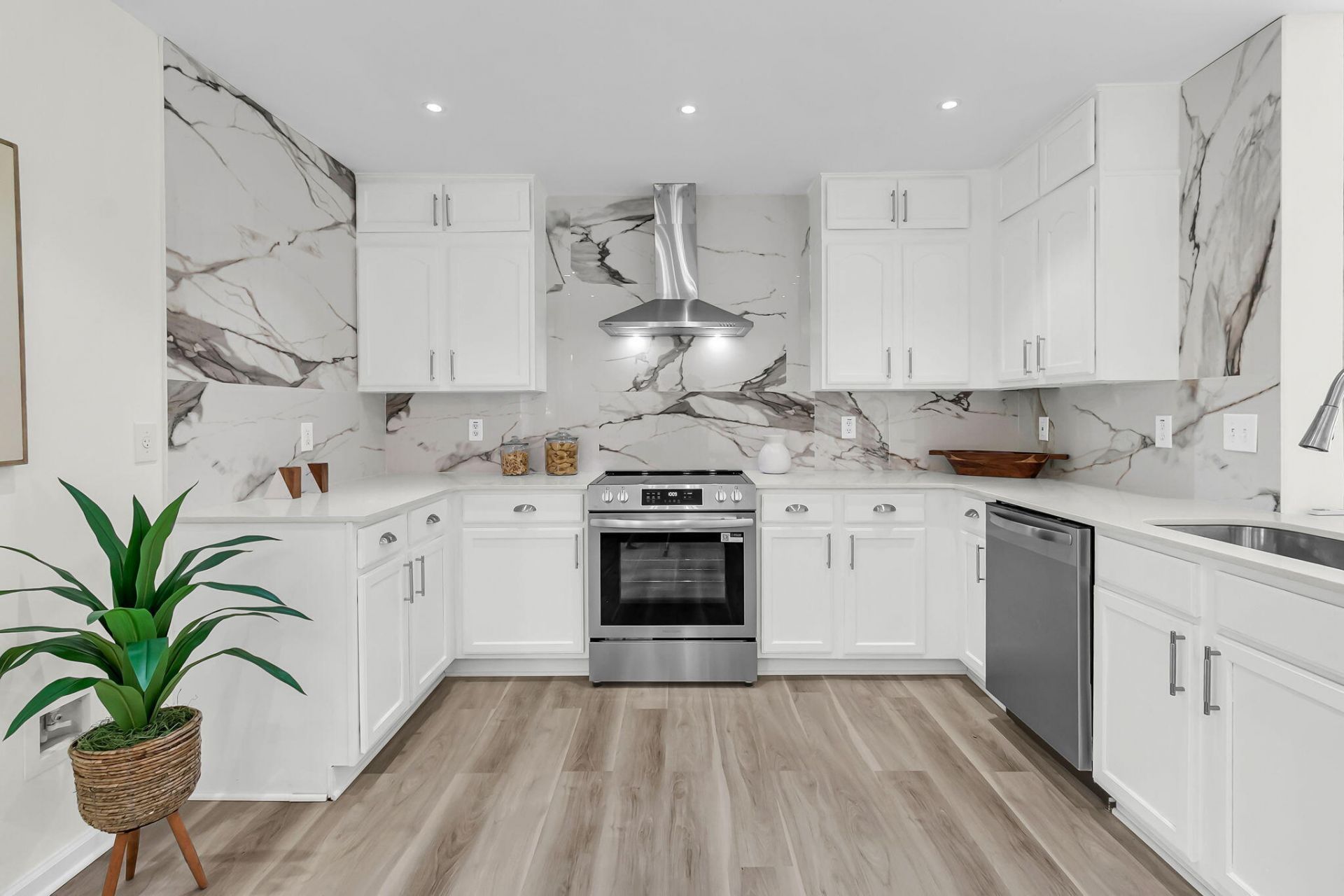 5090 Ballantine Drive Photo 10