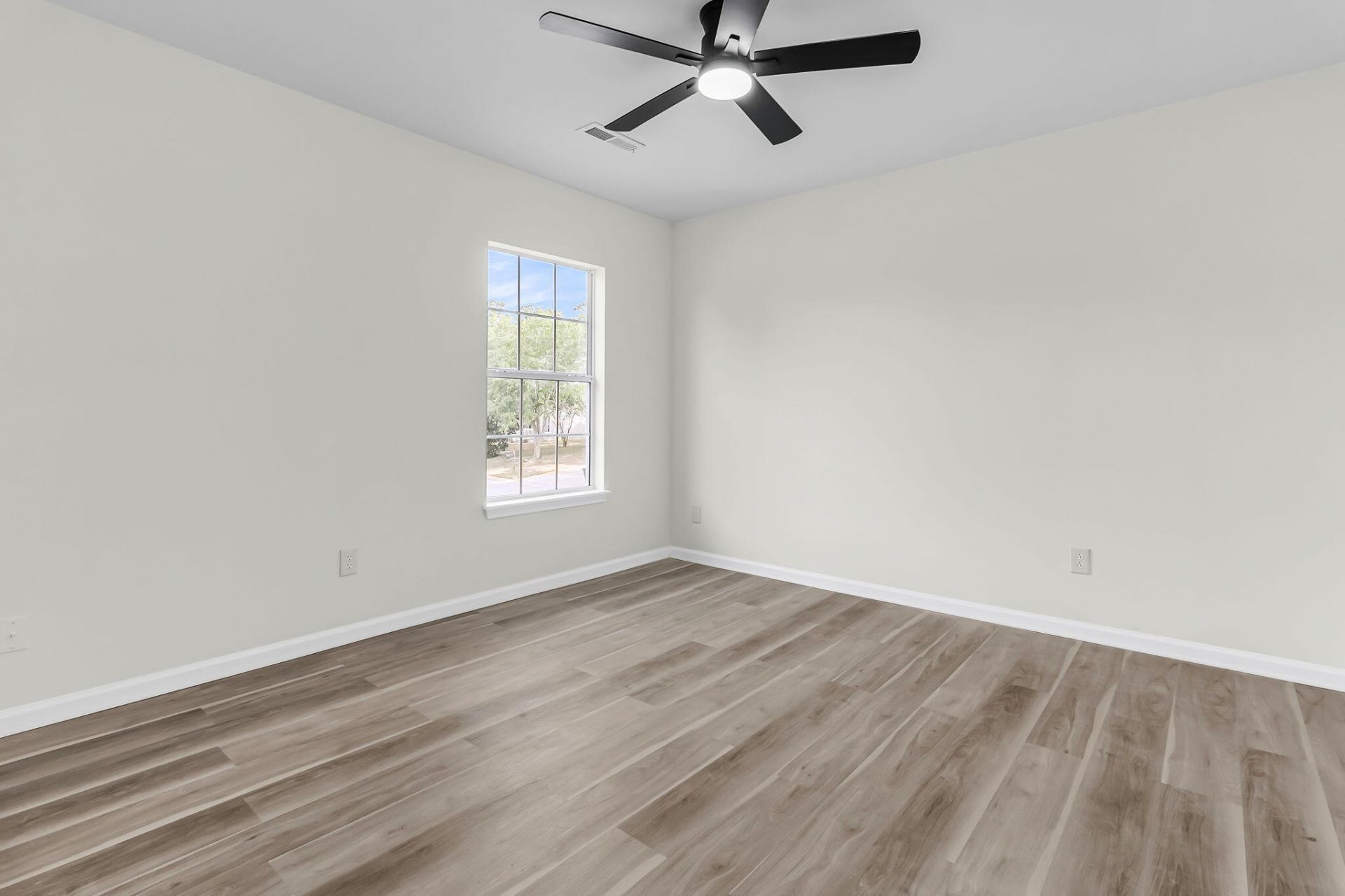 5090 Ballantine Drive Photo 23