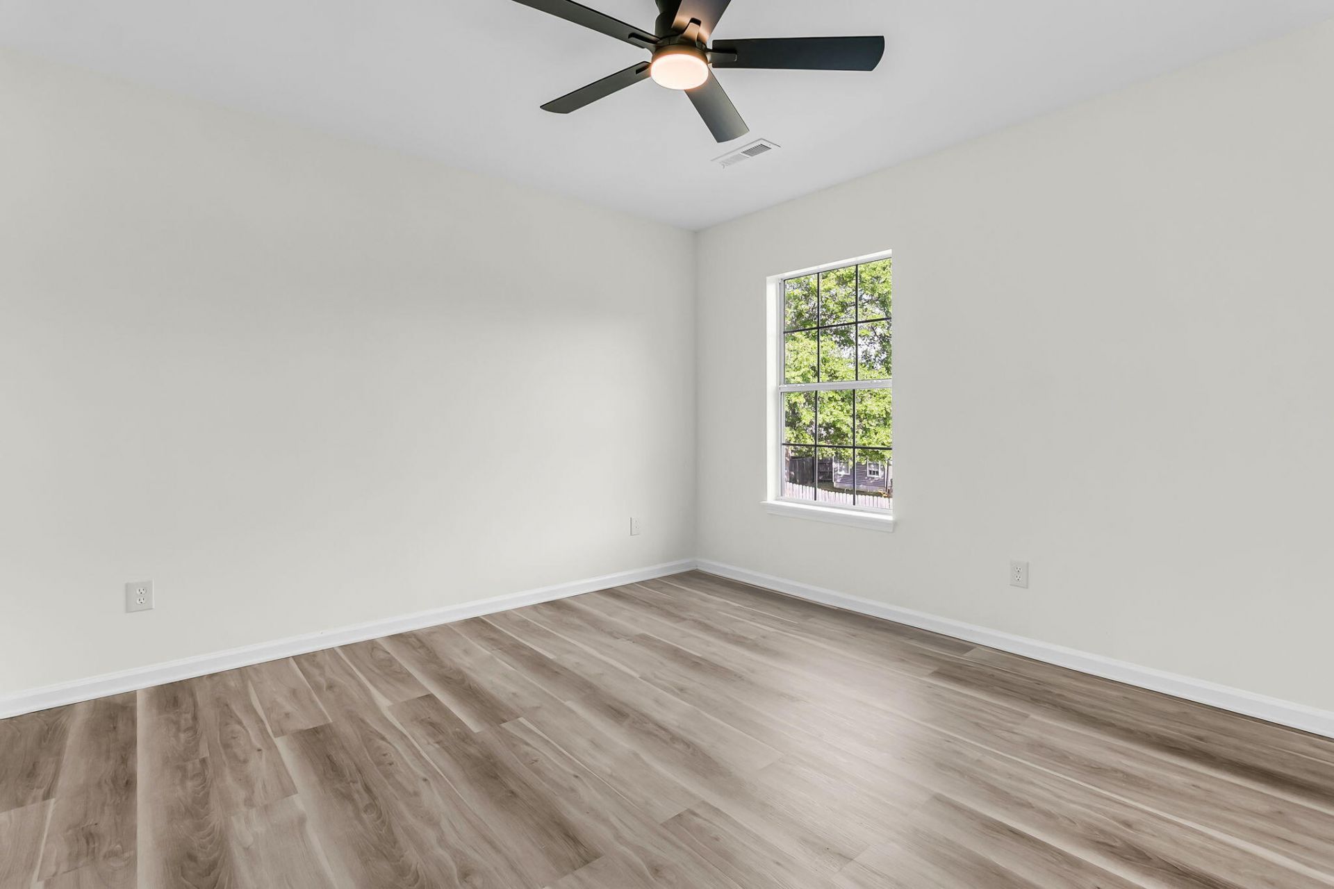 5090 Ballantine Drive Photo 24