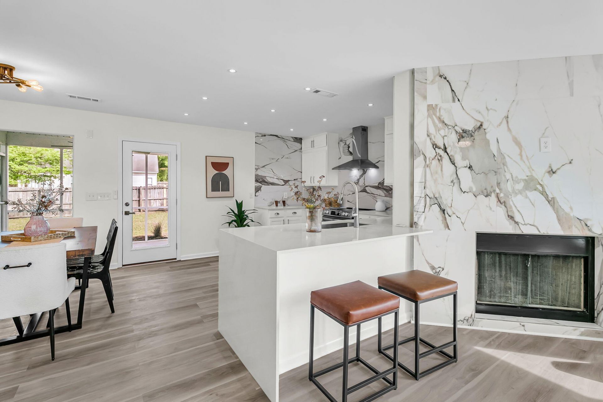 5090 Ballantine Drive Photo 8