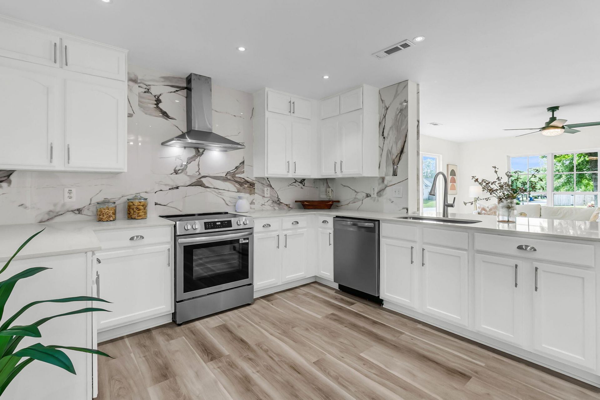 5090 Ballantine Drive Photo 9