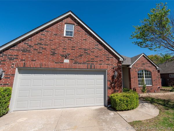 1019 E 146th Street S, Glenpool, OK 74033