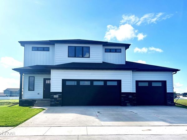4208 30TH Street, Grand Forks, ND 58201