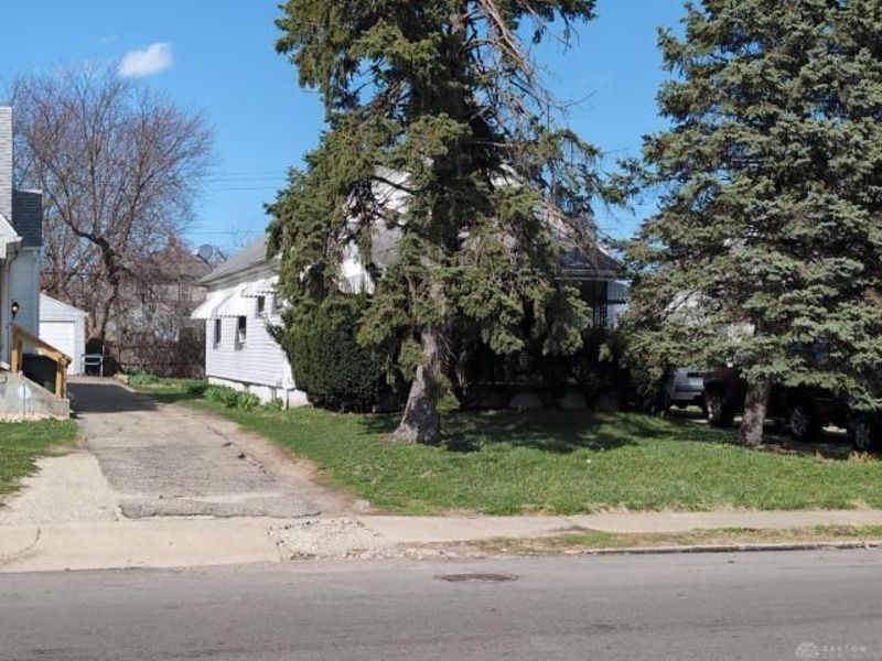 109 E Siebenthaler Avenue, Dayton, OH 45405 Photo 2
