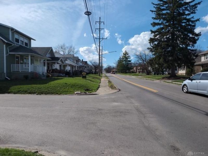 109 E Siebenthaler Avenue, Dayton, OH 45405 Photo 4