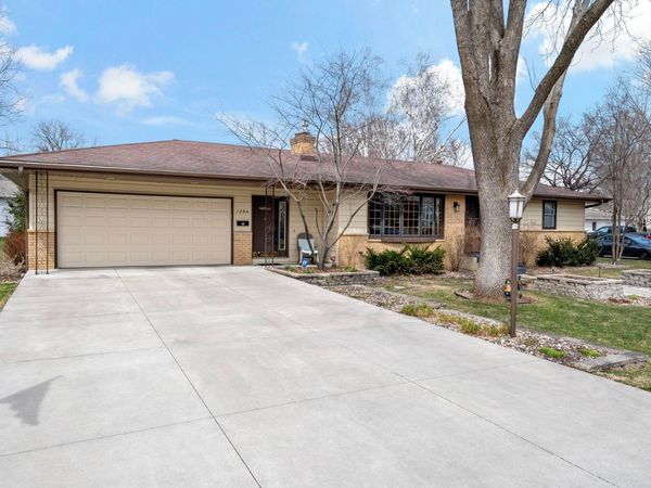 1254 Prairie Street , Chaska, MN 55318