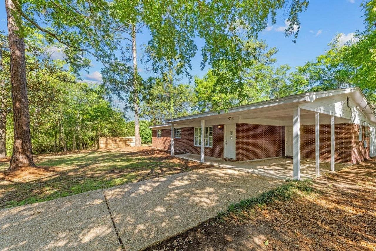 1900 Honeysuckle Drive, Tallahassee, FL 32304 Photo