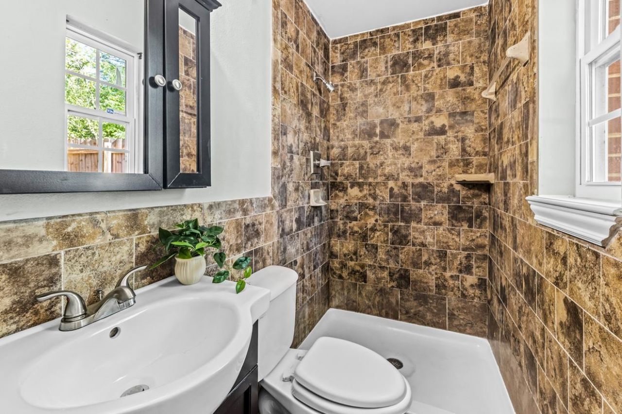 1900 Honeysuckle Drive, Tallahassee, FL 32304 Photo