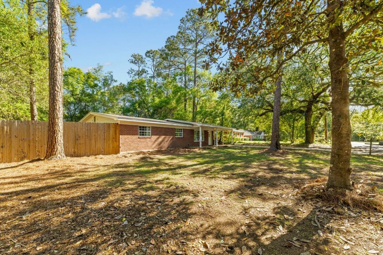 1900 Honeysuckle Drive, Tallahassee, FL 32304 Photo