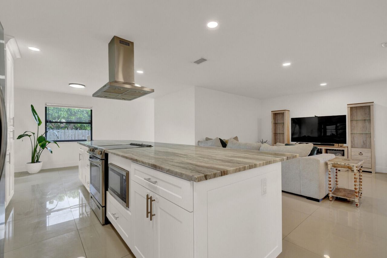 107 Segovia Avenue, Royal Palm Beach, FL 33411 Photo