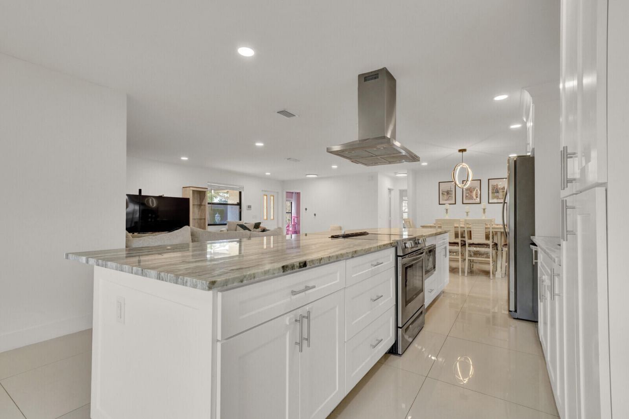 107 Segovia Avenue, Royal Palm Beach, FL 33411 Photo