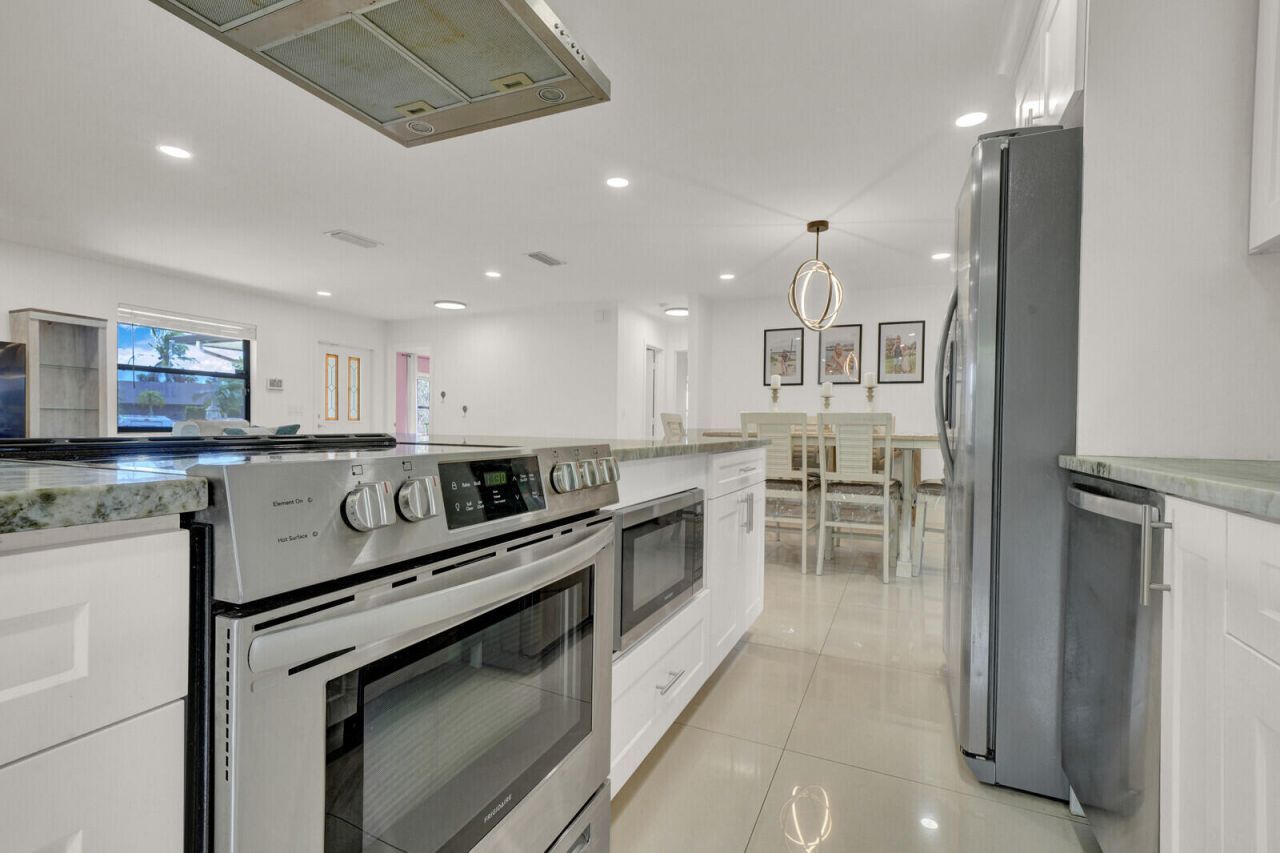 107 Segovia Avenue, Royal Palm Beach, FL 33411 Photo