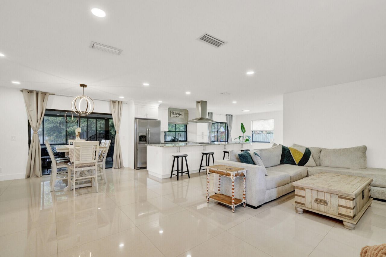 107 Segovia Avenue, Royal Palm Beach, FL 33411 Photo