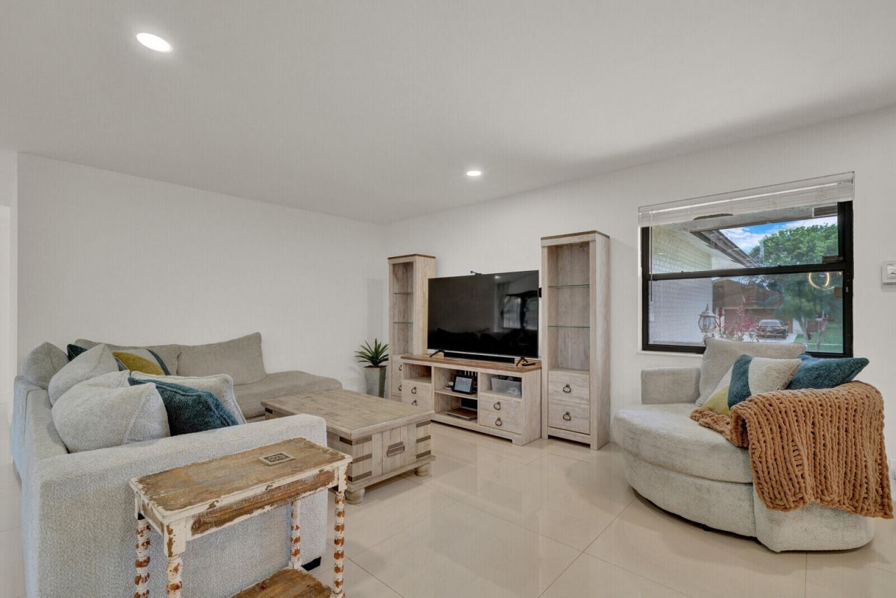 107 Segovia Avenue, Royal Palm Beach, FL 33411 Photo