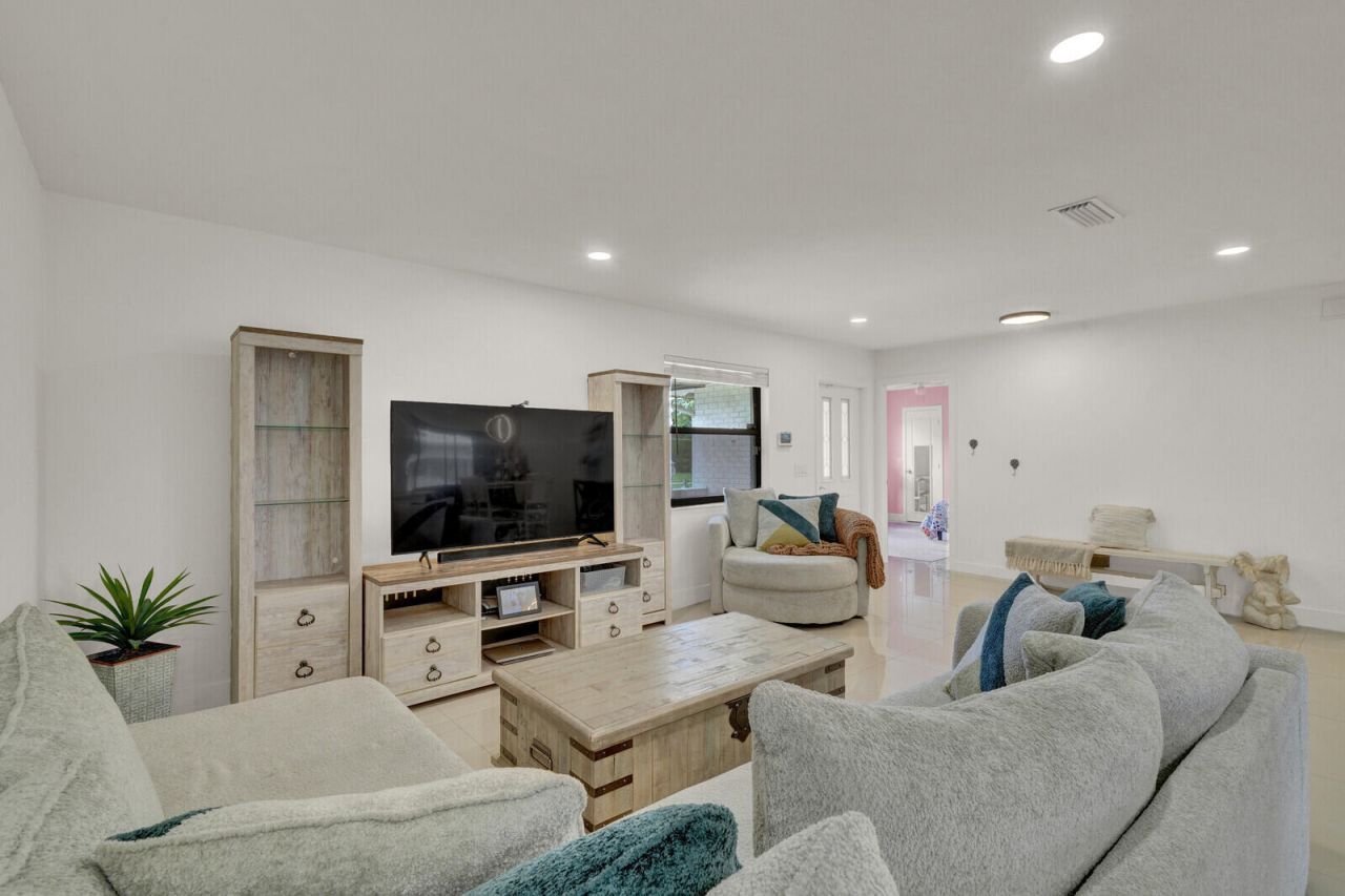 107 Segovia Avenue, Royal Palm Beach, FL 33411 Photo