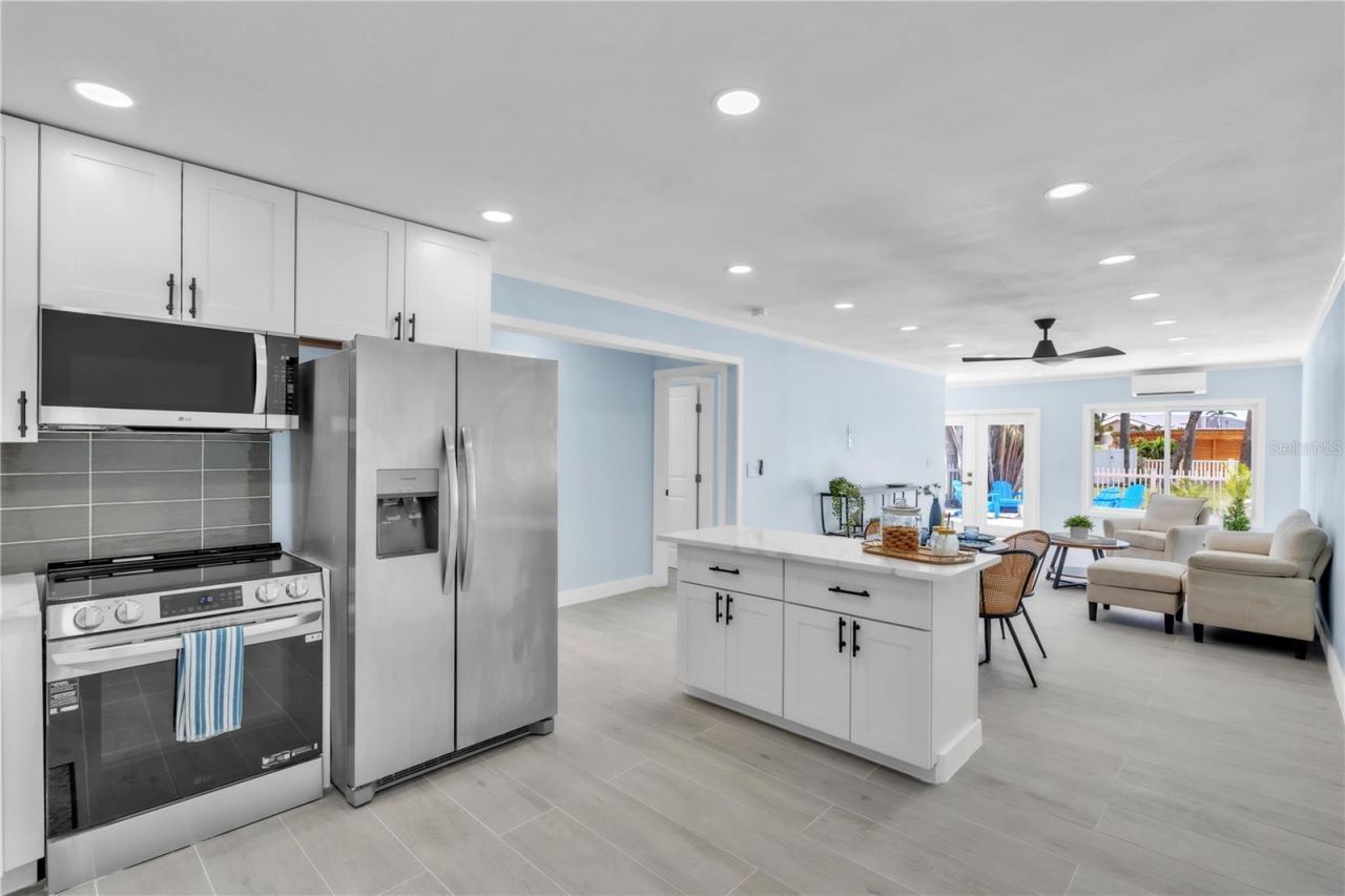 445 63rd Street, Holmes Beach, FL 34217 Photo