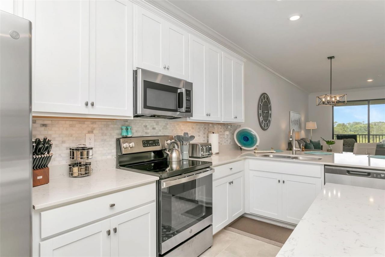 18028 Gawthrop Drive, Unit 403, Bradenton, FL 34211 Photo