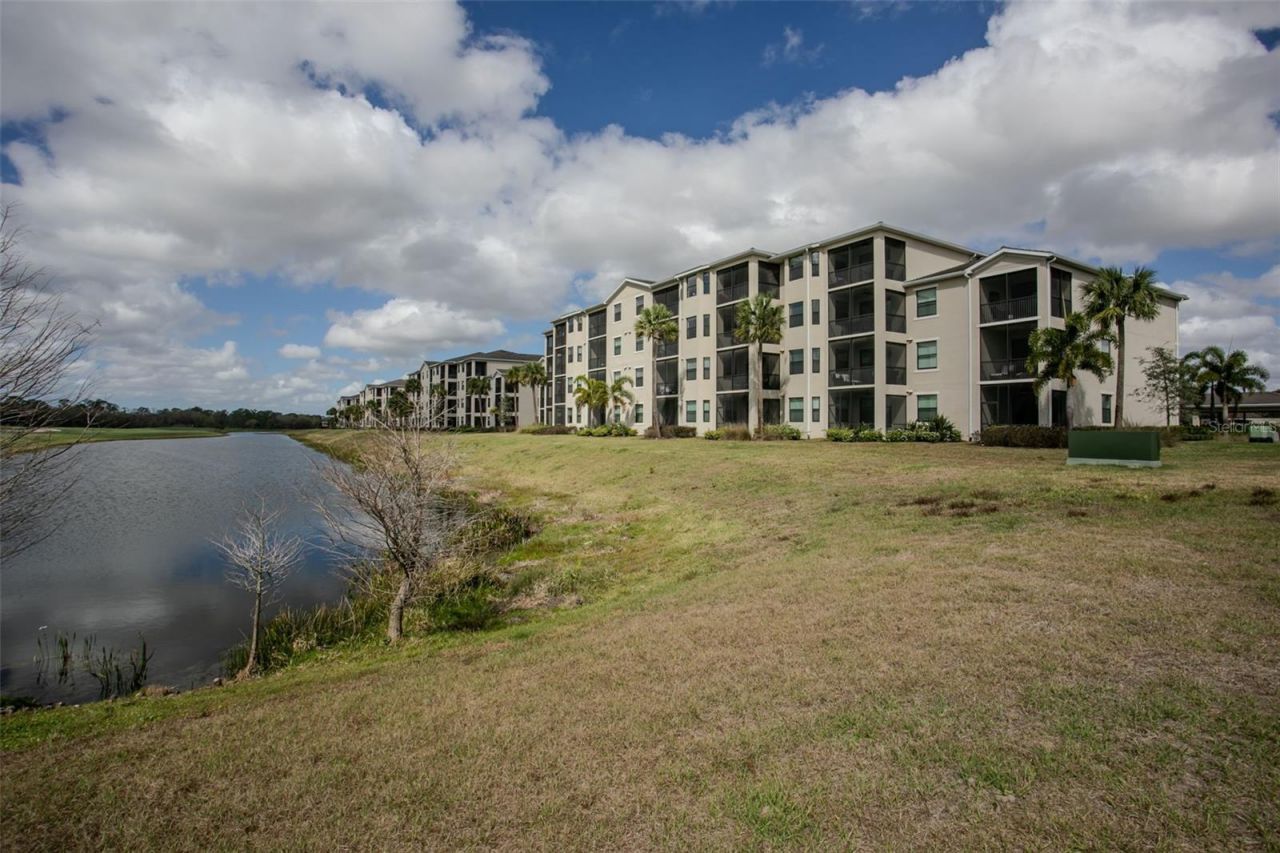 18028 Gawthrop Drive, Unit 403, Bradenton, FL 34211 Photo