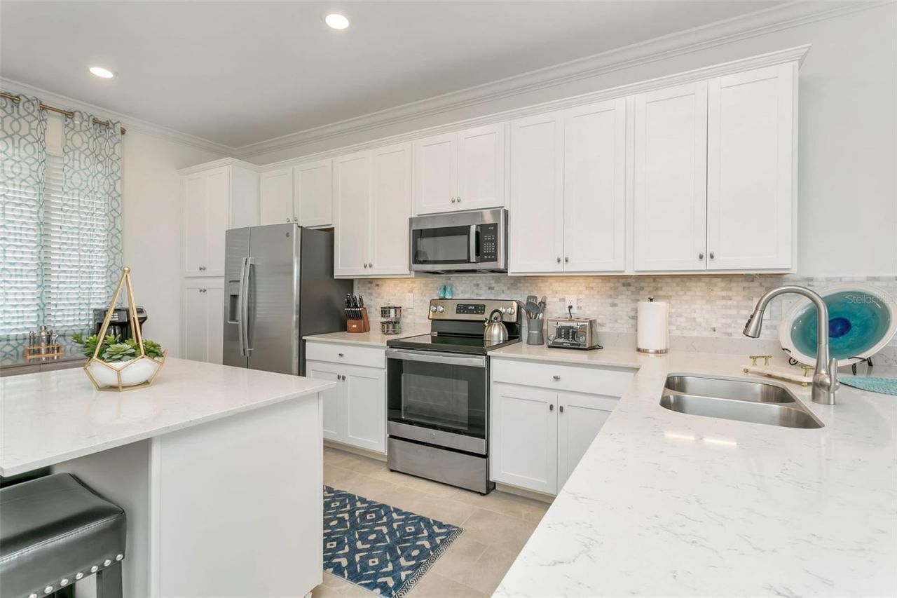 18028 Gawthrop Drive, Unit 403, Bradenton, FL 34211 Photo