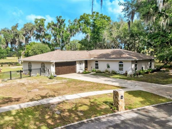 135 COUNTRY CLUB LANE , MULBERRY, FL 33860