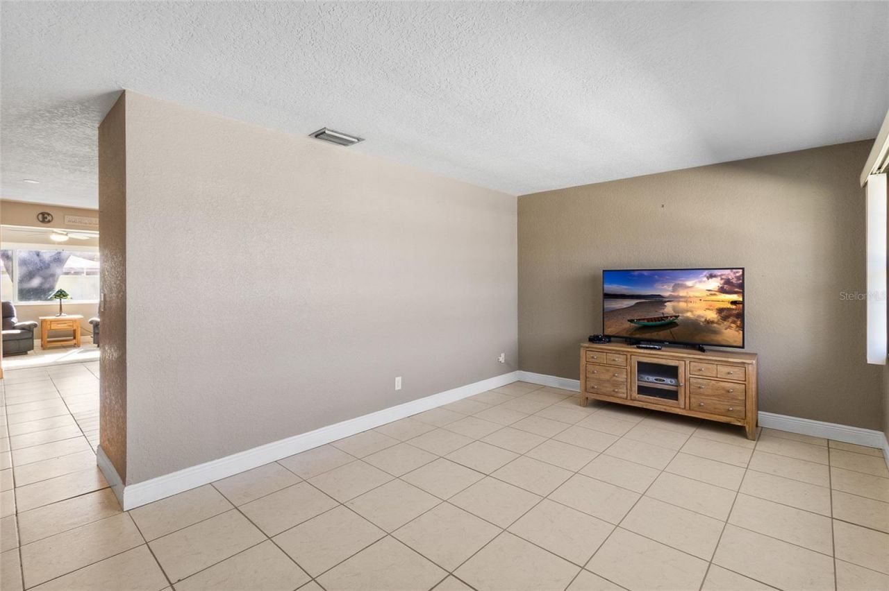 7001 18th Street N, Saint Petersburg, FL 33702 Photo
