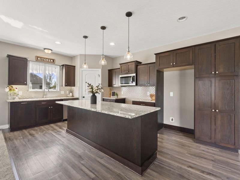 15070 Home Court, Ashville, OH 43103 Photo 11