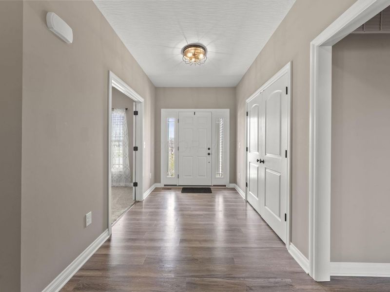 15070 Home Court, Ashville, OH 43103 Photo 4