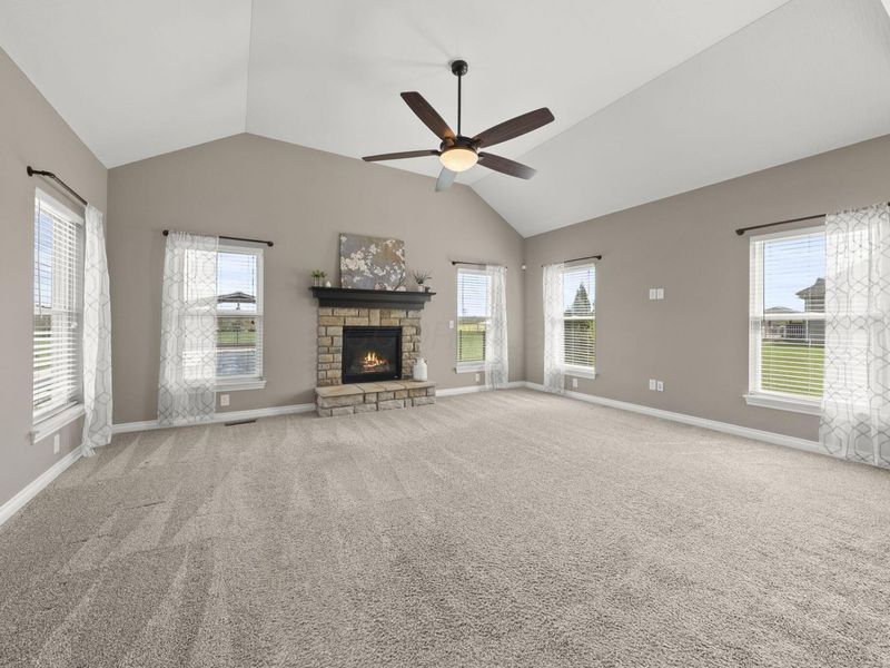 15070 Home Court, Ashville, OH 43103 Photo 8